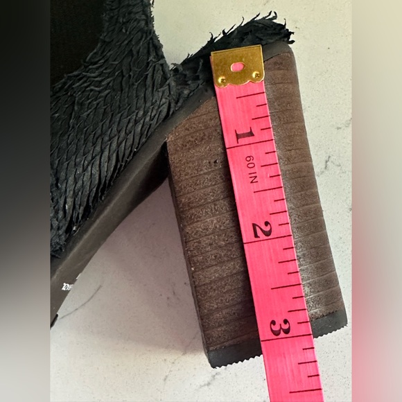 New MATISSE Smith Textured Leather Cutout Ankle Bootie Sz 6 - Picture 8 of 9